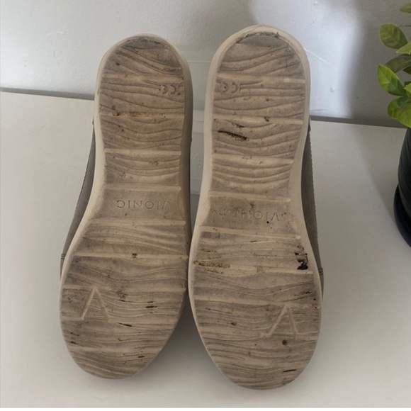 Vionic Zip-Up Comfort Sneakers Size 7 | Walking Shoes - Picture 4 of 7